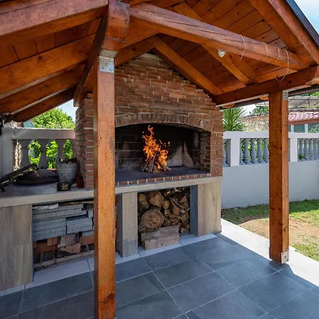 Amazing In With Outdoor Swimming Pool *