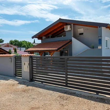 Holiday home Amazing In With Outdoor Swimming Pool Peroj