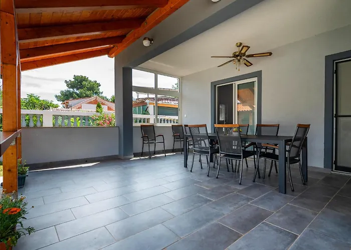 Holiday home Lovely In With Wifi