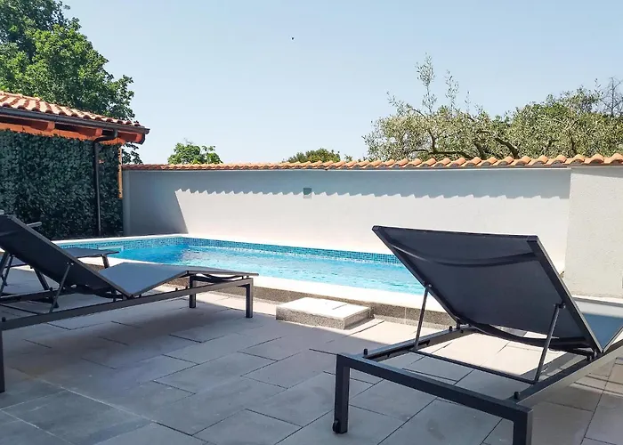 Holiday home Lovely In With Wifi Peroj